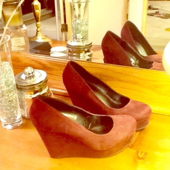 COPY - Burgundy Soda Wedge - Picture 4 of 4